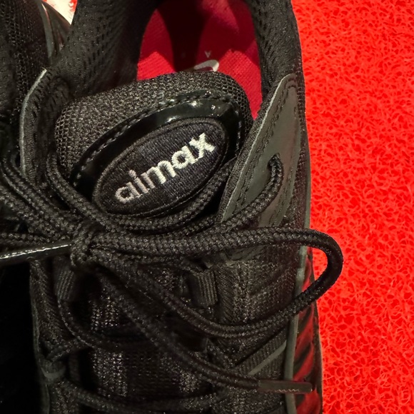 Supreme x Air Max 98 ‘Black’ - Picture 4 of 16